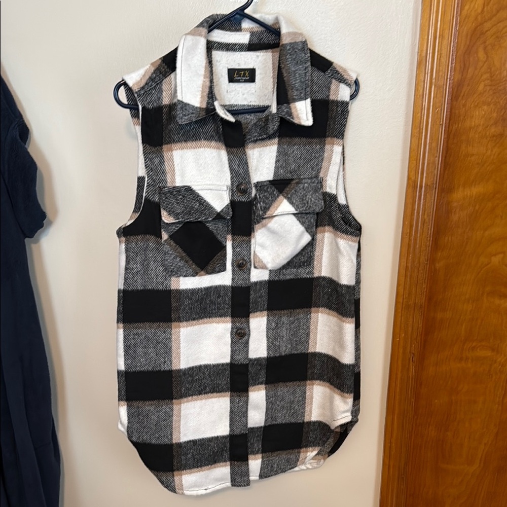 Women's Black and White Plaid Sleeveless Tunic